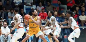 Juan Guerrero y los Metros de Santiago arruinan el debut de Jassel Pérez con los Titanes en la LNB