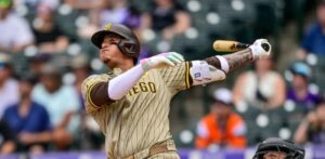 Machado llega a 350 jonrones; Gigantes vencen a los Padres 3-2