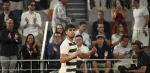 Alcaraz avanza a la final tras retiro de Lorenzo Musetti en el cuarto set