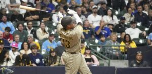 Manny Machado pega otro jonrón y Padres blanquean