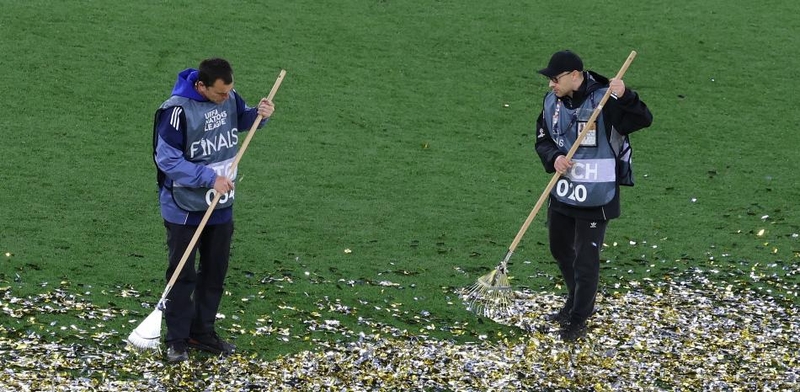 Muere un hincha por una caída en el estadio durante la final Portugal-España