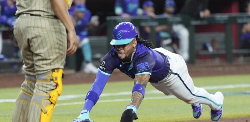 Carroll y Naylor conducen a los Diamondbacks a vencer a los Padres