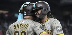 Fernando Tatis Jr. batea cuatro imparables, Padres vencen 8-2 a Arizona