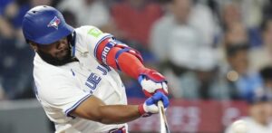 Bichette y Guerrero Jr. guían Azulejos a vencer a los Diamondbacks