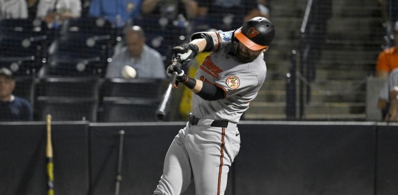 El jonrón de Cowser y la sólida salida de Morton guían Orioles a vencer a los Rays