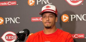 Chase Burns, emocionado por debutar con los Rojos contra los Yankees