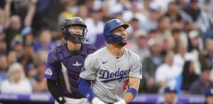 Dodgers, líderes del Oeste, se imponen 9-7 a Rockies, Conforto