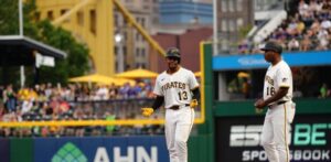 McCutchen y Reynolds conectaron dobletes decisivos y los Piratas apabullan a Mets
