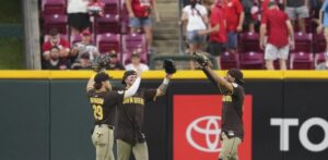 Gavin Sheets pega jonrón y guía remontada de los Padres sobre Rojos