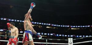 Jake Paul se impone por decisión unánime a Julio César Chávez Jr.