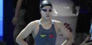 La nadadora china de 12 años Yu Zidi debuta en el mundial y clasifica a las semifinales