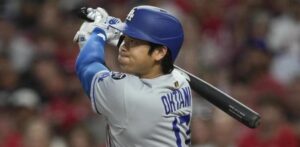 Shohei Ohtani pega doble y conduce triunfo de Dodgers sobre Rojos