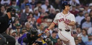 Yoshida lidera a los Red Sox a barrer a los Rockies con victoria de 10-2