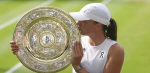 Swiatek se impone a Anisimova 6-0, 6-0 para ganar su primer título del torneo de Wimbledon