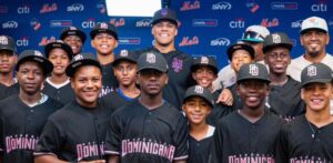 Juan Soto recibe equipo RD va al Mundial Sub-12