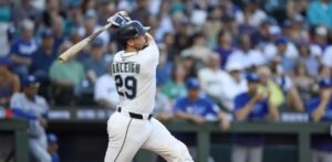 Raleigh amplía ventaja en las mayores con su cuadrangular 33 en victoria de Marineros