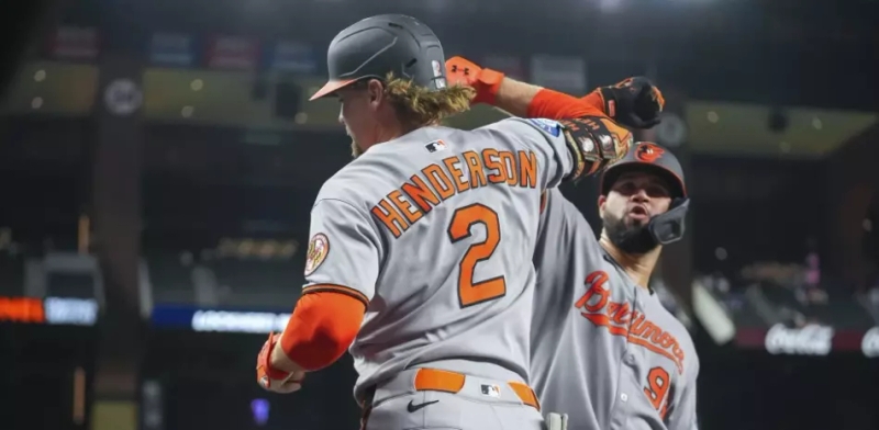Orioles vencen 10-6 a Rangers en 11 entradas, Laureano da cuatro hits, Gary Sánchez empuja tres
