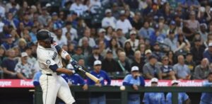 Julio Rodríguez remolca la vuelta ganadora y los Marineros superan 3-2 a Reales de Kansas City