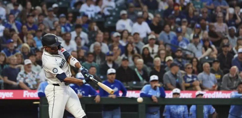 Julio Rodríguez remolca la vuelta ganadora y los Marineros superan 3-2 a Reales de Kansas City