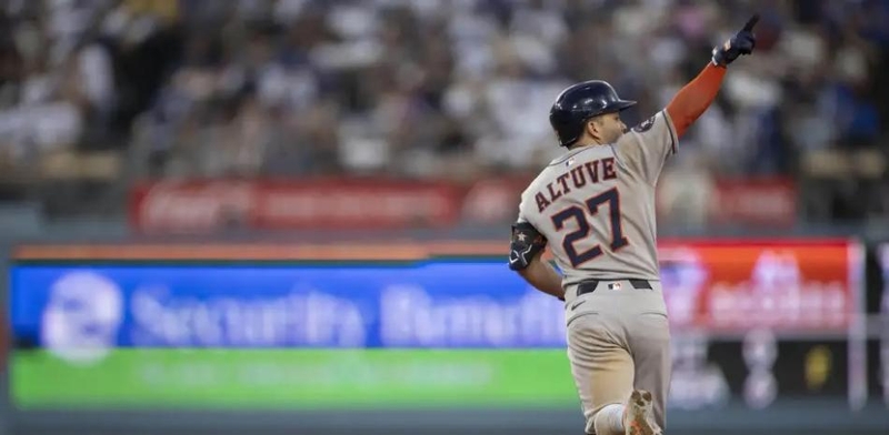 Altuve: 2 HRS, 5 CE y es abucheado en paliza histórica 18-1 de Astros