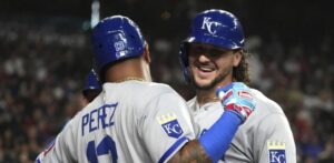 Pasquantino da 2 H4, impulsa 6 y los Reales vence a Diamondbacks