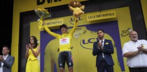 Philipsen gana la primera etapa del Tour de Francia, Pogačar termina sin problemas