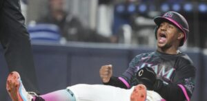 Sencillo de Agustín Ramírez lleva a los Marlins a la victoria sobre los Cerveceros