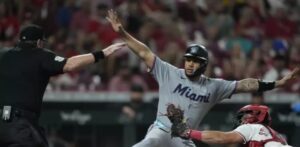 Ramírez da cuadrangular y doble, Junk brilla en la victoria de los Marlins sobre los Rojos por 5-1