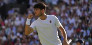 Carlos Alcaraz avanza sin problemas a la semifinal de Wimbledon al vencer en tres sets a Cam Norrie