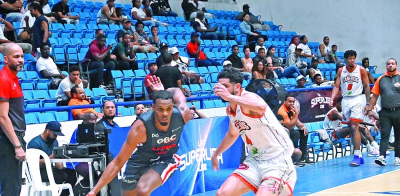 Gerardo Suero anota 30 y Leones cortan racha de derrotas con victoria ante Cañeros