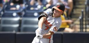 Jonrones de Holliday, Jackson y O’Hearn guían Orioles a superar Rays