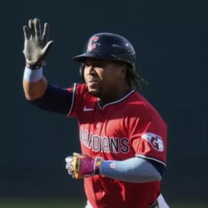 Martínez, con tres hits, y Ramírez con jonrón lideran a los Guardianes en victoria de los Orioles