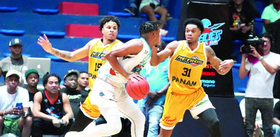 Araujo y Reyes sobresalen, Titanes vencen a los Metros para aventajar 2-0 en la fina LNB