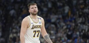 Luka Doncic acuerda extensión de contrato con Lakers hasta 2028