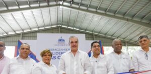 Abinader entrega remodelación Polideportivo de Las Caobas