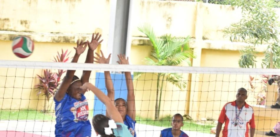 Sextetos Lila y EVA avanzan en el voleibol de los Juegos de Los Mina