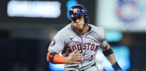 Jeremy Peña conecta dos dobles en triunfo de Houston