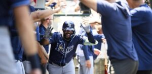 Junior Caminero conecta dos jonrones y llega a 30 en la victoria de Rays 5-4 sobre Angelinos