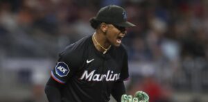 Edward Cabrera poncha a 11 en 8 entradas y los Marlins vencen a los Bravos