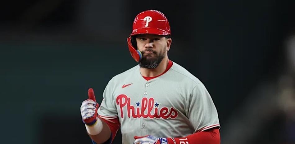Kyle Schwarber dispara su vuelacercas 42 y los Filis derrotan 4-1 a los Rojos