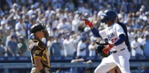 Mookie Betts da jonrón en el clutch y los Dodgers barren a San Diego