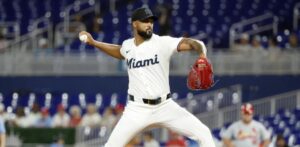 Sandy Alcántara lanza 7 entradas impecables y Marlins vencen San Luis