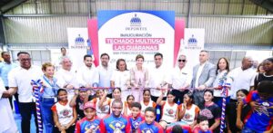Vice Raquel Peña y ministro Kelvin Cruz inauguran el multiuso en Las Guaranas