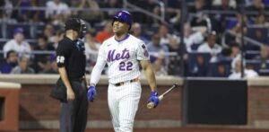 Los Mets cometen 3 errores costosos y permiten 5 carreras sucias, pierden 7-4 de los Marlins