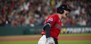 Cuadrangular de Kyle Manzardo ayuda Guardianes a vencer Seattle