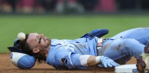 Bobby Witt Jr. decide victoria de KC con jonrón en el octavo y Estévez salva el 36