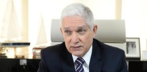 El drama de los jóvenes que sueñan con firmar en el béisbol