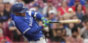 Springer dispara dos jonrones por Azulejos, que vencen 12-9