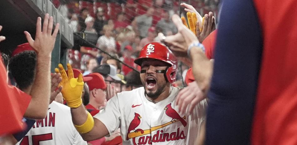 Herrera pega jonrón decisivo, Mikolas lanza seis sólidas entradas y Cardenales superan