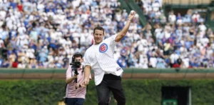 Anthony Rizzo se retira con Cubs de Chicago y casi atrapa un jonrón en las gradas del Wrigley